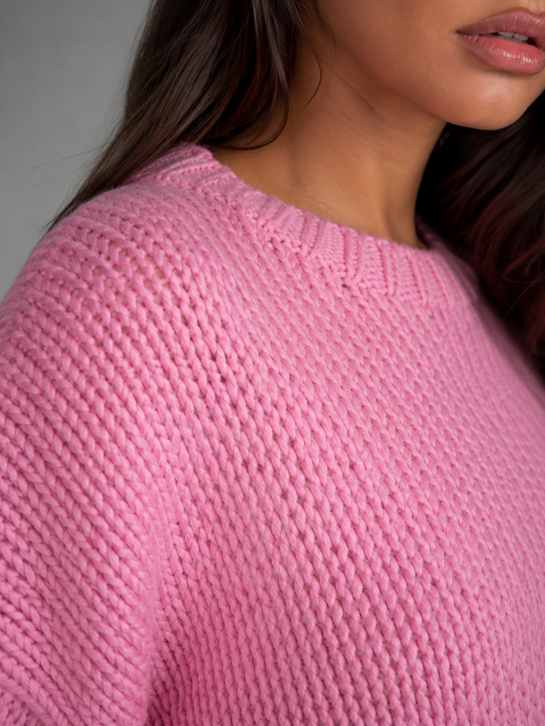 Damski Gruby Sweter Oversize z Okrągłym Dekoltem Różowy