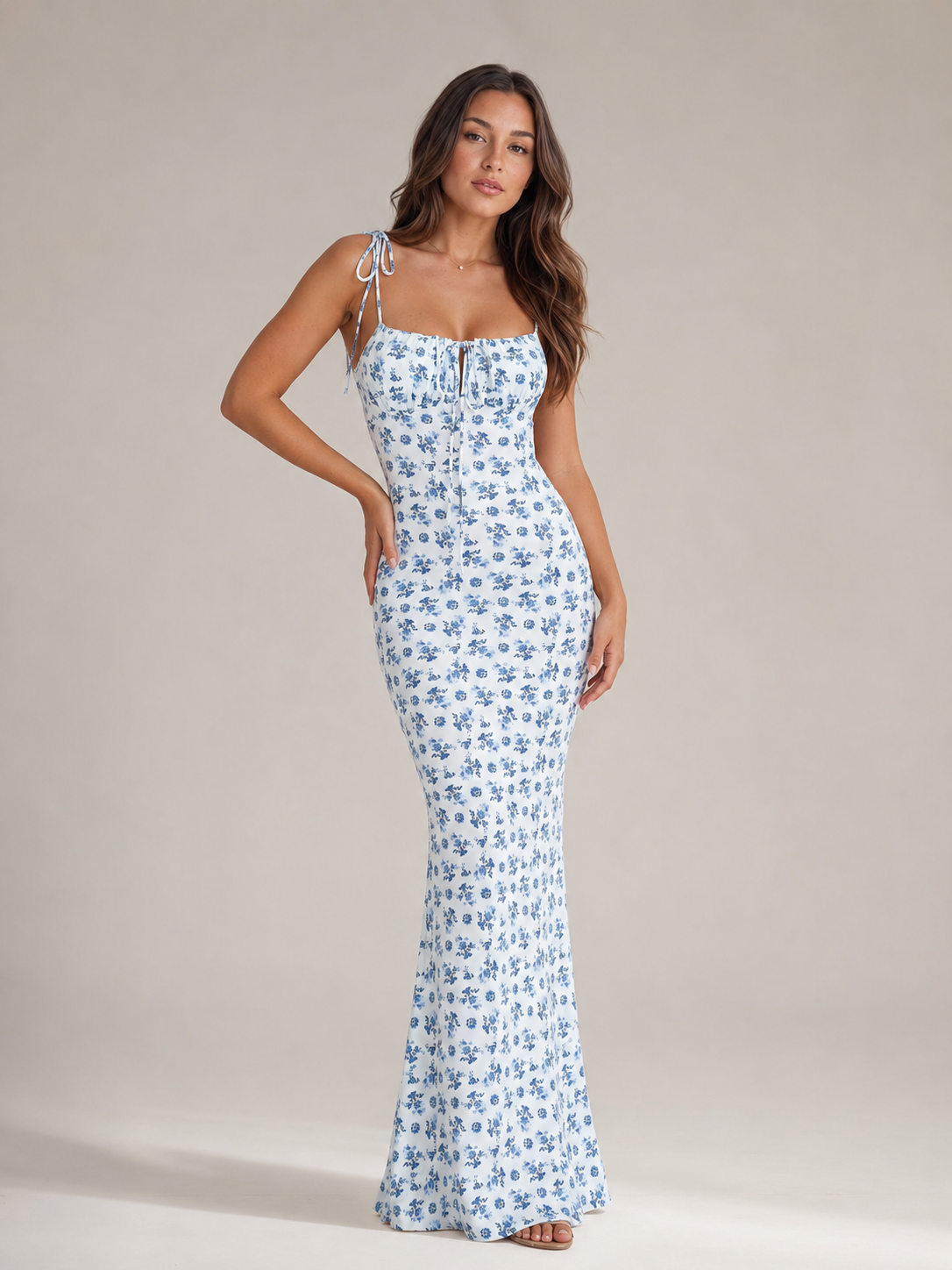 Niebieska Sukienka Maxi w Kwiaty z Detalami Kokardy