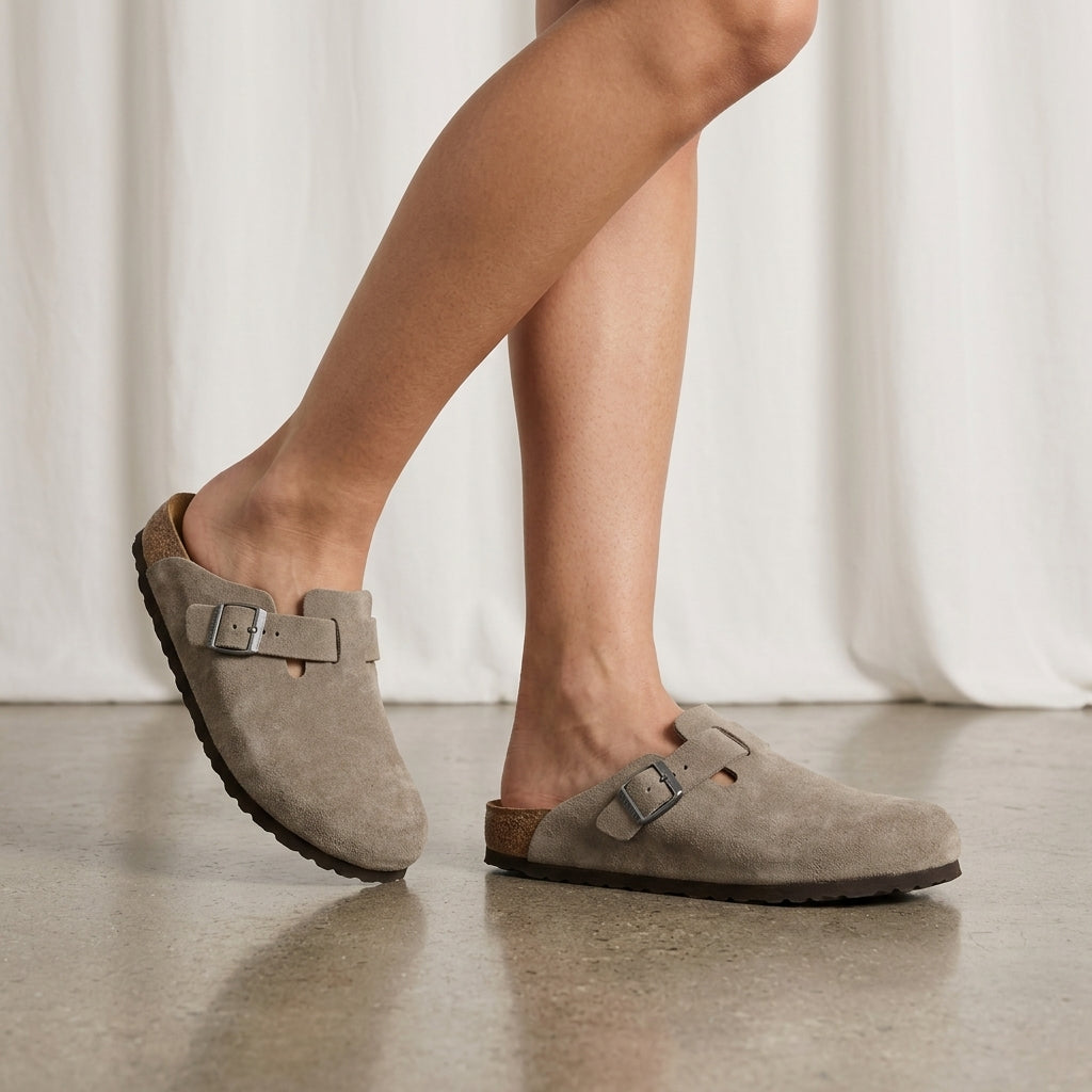 Zamszowe Slip-Ony z Klamrą